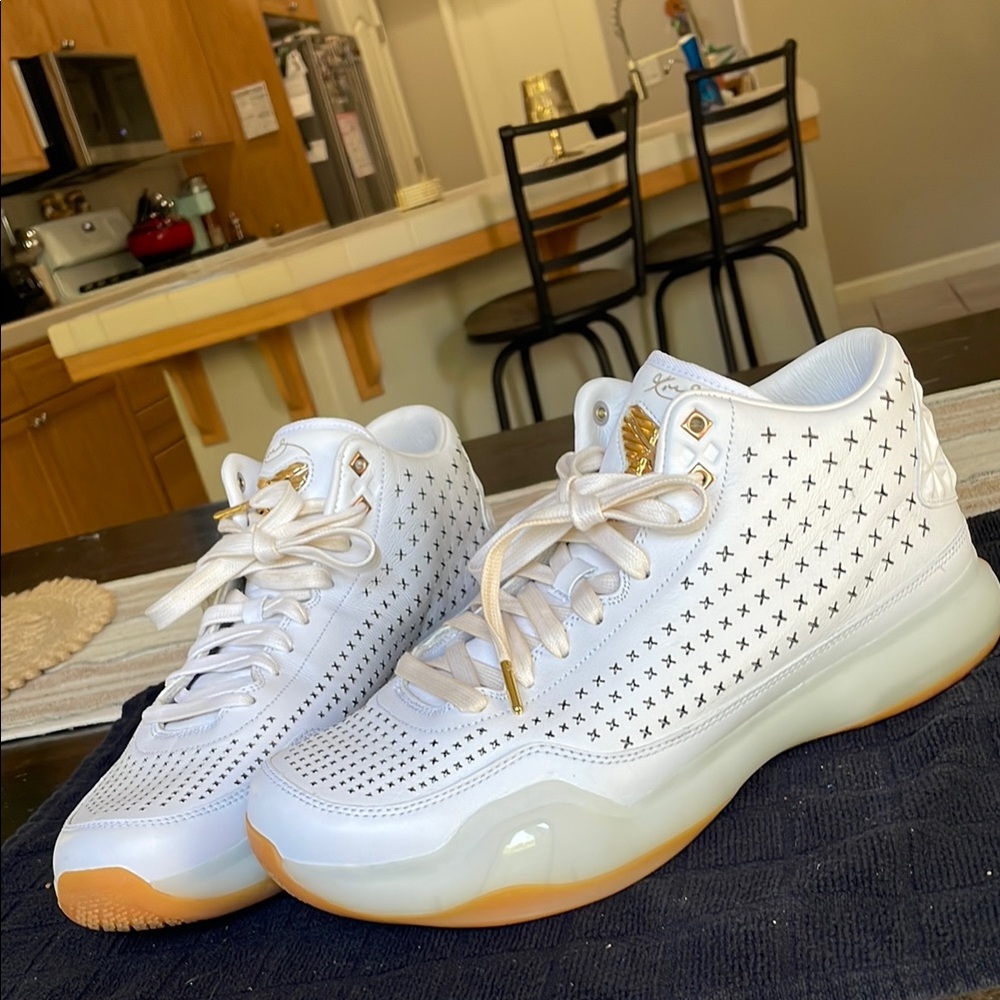 Size 13- Nike Kobe 10 EXT Mid White Gum Gold Leather 802366-100